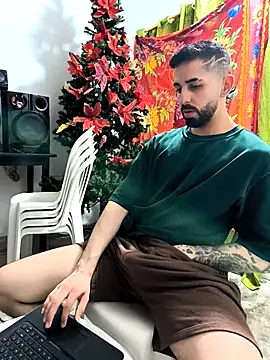 Snapshot of giannis090 chatting on December 16, 2025, 8:24 pm giannis090 online show from December 16, 2025, 8:24 pm