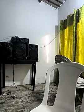 Snapshot of giannis090 chatting on October 16, 2025, 9:45 pm giannis090 online show from October 16, 2025, 9:45 pm