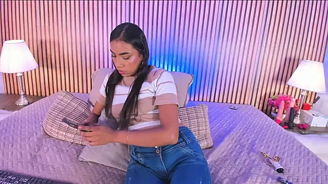 keeyla stone online show from October 5, 2025, 8:21 pm