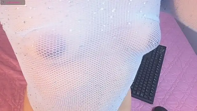 Snapshot of emmi_collinss chatting on December 1, 2025, 8:10 pm emmi collinss online show from December 1, 2025, 8:10 pm