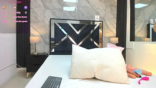 VanessaHard as online show from April 18, 2026, 8:09 pm