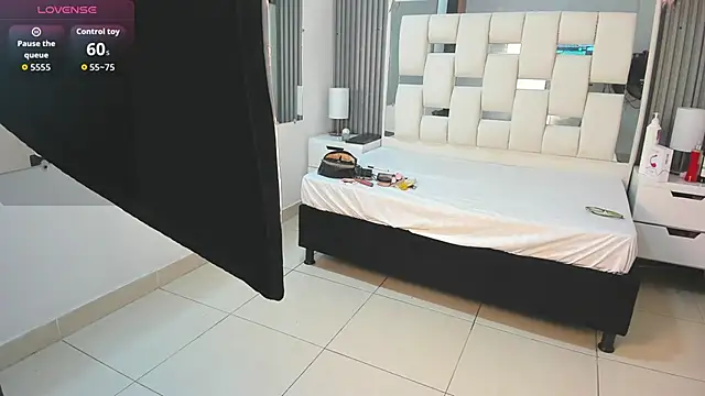 Snapshot of VanessaHard_as chatting on November 18, 2025, 7:28 pm VanessaHard as online show from November 18, 2025, 7:28 pm