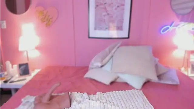 Annia DH online show from October 28, 2025, 8:08 pm