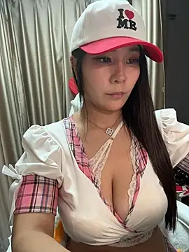 sandra0023 online show from June 22, 2026, 5:37 am