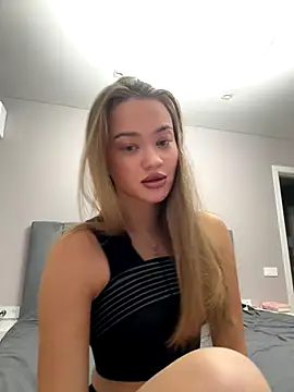 Snapshot of SkylarVoxx chatting on November 23, 2025, 1:32 pm SkylarVoxx online show from November 23, 2025, 1:32 pm