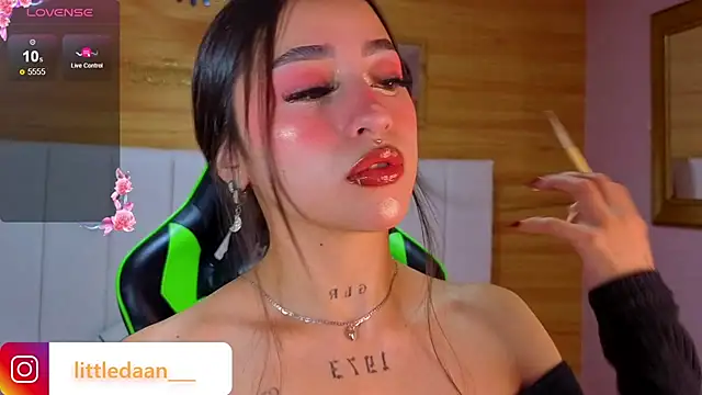 Snapshot of Abril_Velvet_a_ chatting on December 20, 2025, 12:52 pm Abril Velvet a online show from December 20, 2025, 12:52 pm