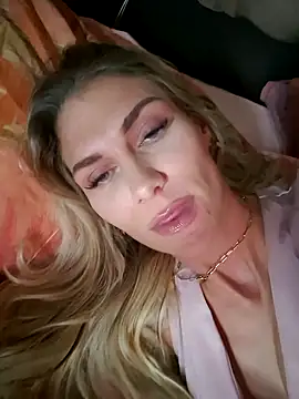 Snapshot of Melody1600 chatting on November 24, 2025, 9:04 pm Melody1600 online show from November 24, 2025, 9:04 pm