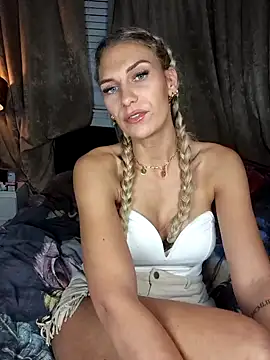 Snapshot of Melody1600 chatting on September 29, 2025, 9:42 pm Melody1600 online show from September 29, 2025, 9:42 pm