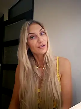 Snapshot of Melody1600 chatting on October 6, 2025, 6:52 pm Melody1600 online show from October 6, 2025, 6:52 pm