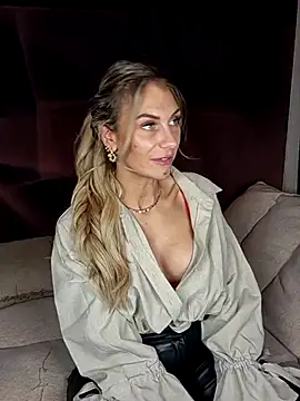 Snapshot of Melody1600 chatting on November 7, 2025, 7:51 pm Melody1600 online show from November 7, 2025, 7:51 pm