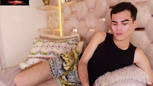 Snapshot of alessandro_musk chatting on February 5, 2026, 8:32 am alessandro musk online show from February 5, 2026, 8:32 am