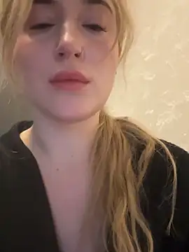 acidjuice0 online show from November 25, 2025, 2:12 am