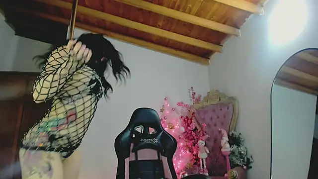 Snapshot of auraeroticaxxx chatting on November 21, 2025, 8:35 am auraeroticaxxx online show from November 21, 2025, 8:35 am