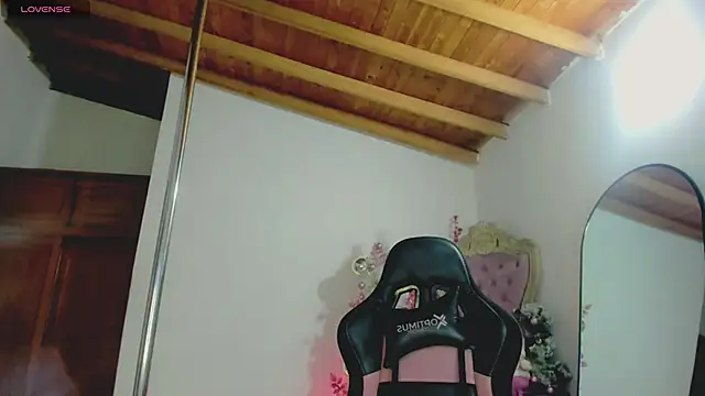 Snapshot of auraeroticaxxx chatting on November 12, 2025, 3:10 am auraeroticaxxx online show from November 12, 2025, 3:10 am