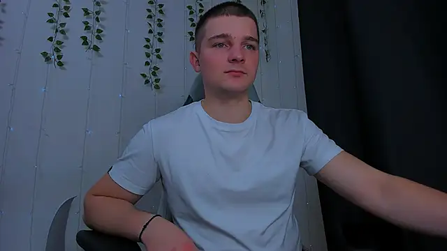 Snapshot of Your_Claddagh chatting on November 29, 2025, 6:19 pm Your Claddagh online show from November 29, 2025, 6:19 pm