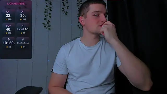 Snapshot of Your_Claddagh chatting on December 13, 2025, 9:54 pm Your Claddagh online show from December 13, 2025, 9:54 pm