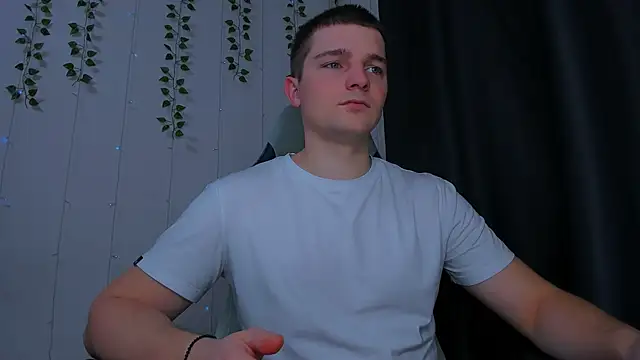 Snapshot of Your_Claddagh chatting on December 16, 2025, 4:55 pm Your Claddagh online show from December 16, 2025, 4:55 pm