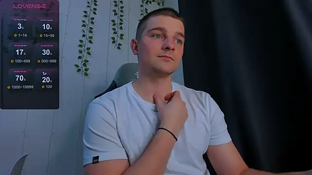 Snapshot of Your_Claddagh chatting on December 1, 2025, 2:29 pm Your Claddagh online show from December 1, 2025, 2:29 pm