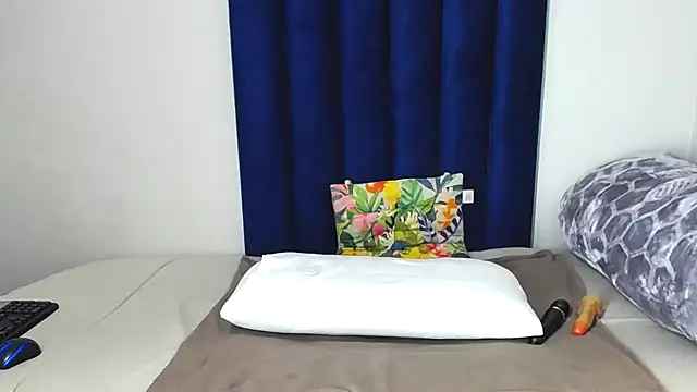 Pinkdollyg online show from November 24, 2025, 8:53 pm