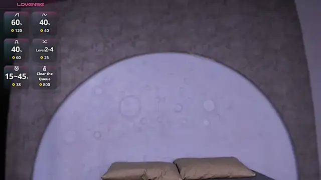 ReinaChloe online show from February 18, 2026, 4:03 pm