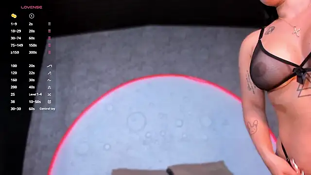 ReinaChloe online show from March 27, 2026, 5:14 pm