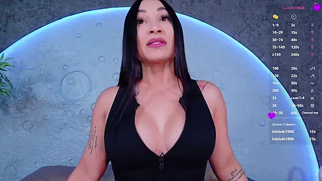 ReinaChloe online show from May 23, 2026, 4:28 pm