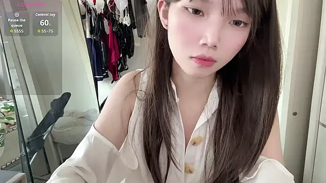 Snapshot of Yiyi-707 chatting on September 10, 2025, 9:52 am Yiyi-707 online show from September 10, 2025, 9:52 am