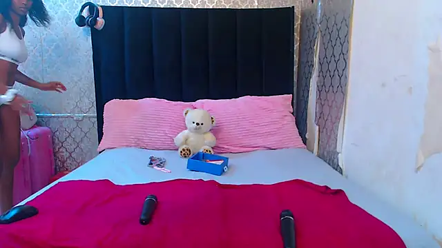 LonelyQueenxx25 online show from October 3, 2025, 6:31 pm