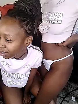 LonelyQueenxx25 online show from November 2, 2025, 1:27 pm