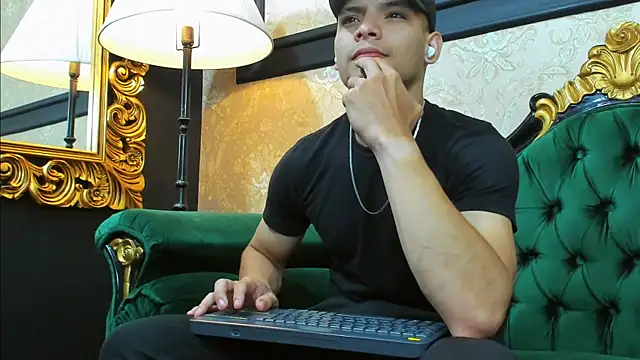 Snapshot of AlessandroKiing chatting on July 16, 2026, 10:07 pm AlessandroKiing online show from July 16, 2026, 10:07 pm