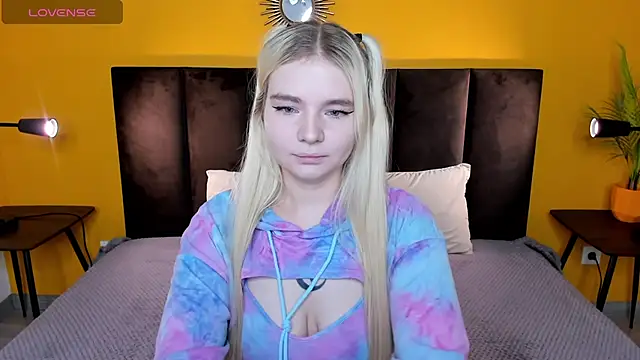 Snapshot of RuthBryant chatting on December 2, 2025, 12:33 am RuthBryant online show from December 2, 2025, 12:33 am