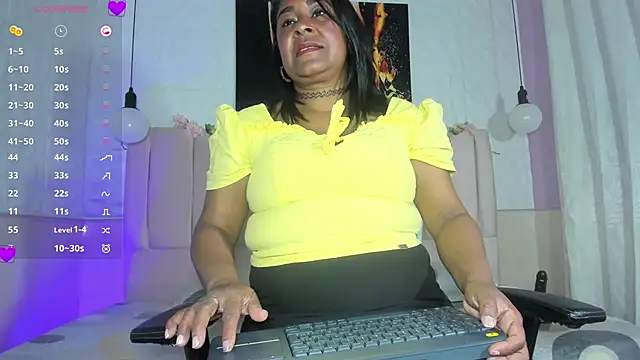 Snapshot of mya_blaze chatting on September 24, 2025, 12:22 pm mya blaze online show from September 24, 2025, 12:22 pm