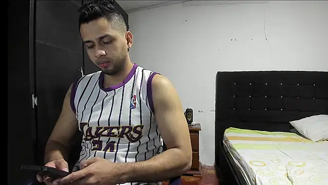 Snapshot of Ryan_xc1 chatting on November 12, 2025, 2:26 am Ryan xc1 online show from November 12, 2025, 2:26 am