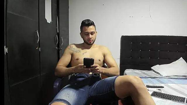 Snapshot of Ryan_xc1 chatting on November 9, 2025, 2:37 am Ryan xc1 online show from November 9, 2025, 2:37 am