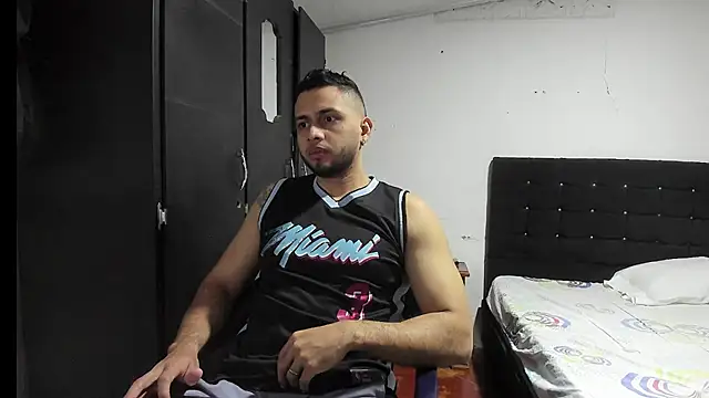 Snapshot of Ryan_xc1 chatting on December 4, 2025, 2:21 am Ryan xc1 online show from December 4, 2025, 2:21 am