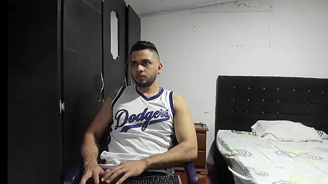 Snapshot of Ryan_xc1 chatting on December 5, 2025, 2:21 am Ryan xc1 online show from December 5, 2025, 2:21 am