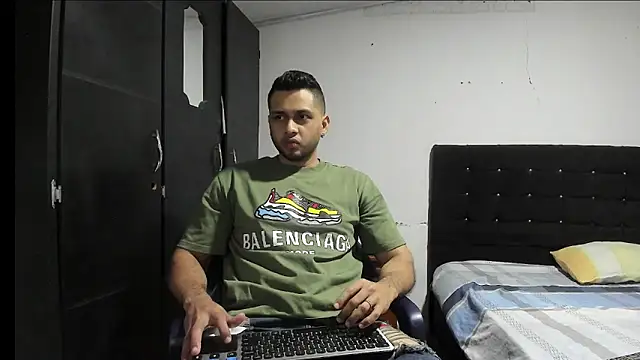 Snapshot of Ryan_xc1 chatting on November 24, 2025, 2:44 am Ryan xc1 online show from November 24, 2025, 2:44 am