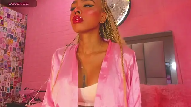 Nicole Rosales online show from September 9, 2025, 3:05 am