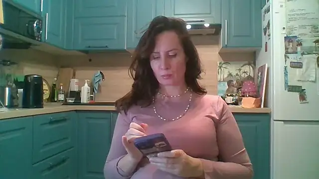 ALICAINWONDERLAND online show from November 28, 2025, 5:57 pm