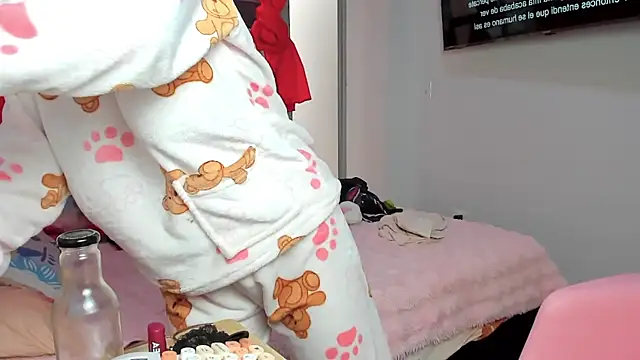 Snapshot of larsonbeverly chatting on May 23, 2026, 6:29 pm larsonbeverly online show from May 23, 2026, 6:29 pm