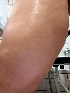 Snapshot of toywood chatting on December 2, 2025, 5:53 am toywood online show from December 2, 2025, 5:53 am