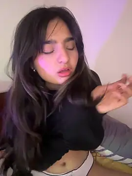 Snapshot of Clementyne30 chatting on October 4, 2025, 2:46 am Clementyne30 online show from October 4, 2025, 2:46 am