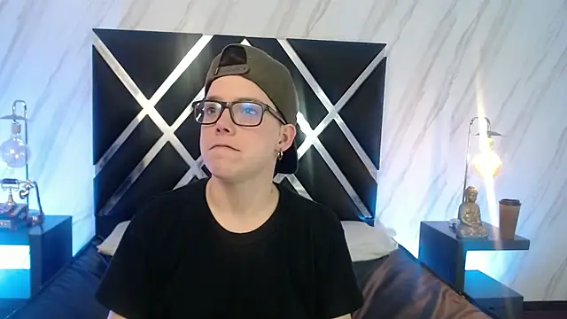 SpencerMontgomery online show from December 5, 2025, 8:06 pm