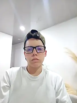 SpencerMontgomery online show from November 16, 2025, 4:28 am