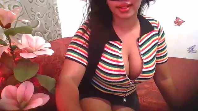 Snapshot of LustInLips chatting on June 20, 2026, 3:28 pm LustInLips online show from June 20, 2026, 3:28 pm