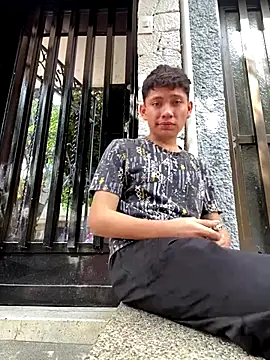 Snapshot of elfernh chatting on October 16, 2025, 2:14 pm elfernh online show from October 16, 2025, 2:14 pm