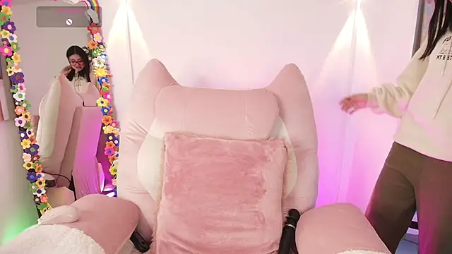 justonecute online show from January 7, 2026, 11:54 pm