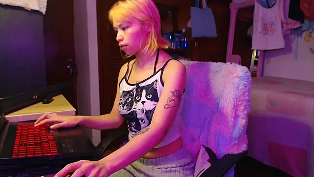 Snapshot of MixiPeach chatting on July 19, 2026, 11:34 pm MixiPeach online show from July 19, 2026, 11:34 pm