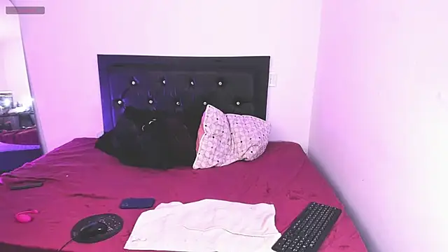 samiacooper25 online show from December 20, 2025, 4:48 am