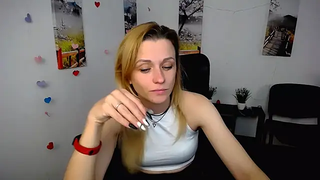 Snapshot of PeppyMia chatting on November 12, 2025, 7:45 am PeppyMia online show from November 12, 2025, 7:45 am